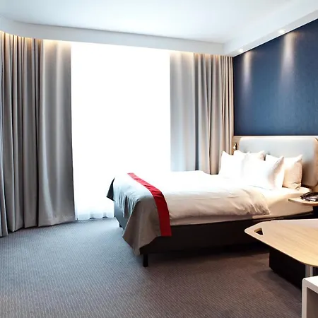 Express By Ihg Отель