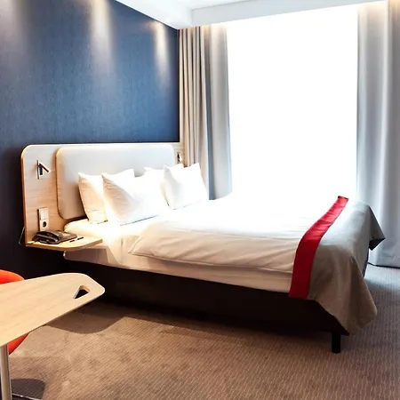 Отель Express By Ihg 3*