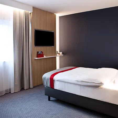 Express By Ihg Отель