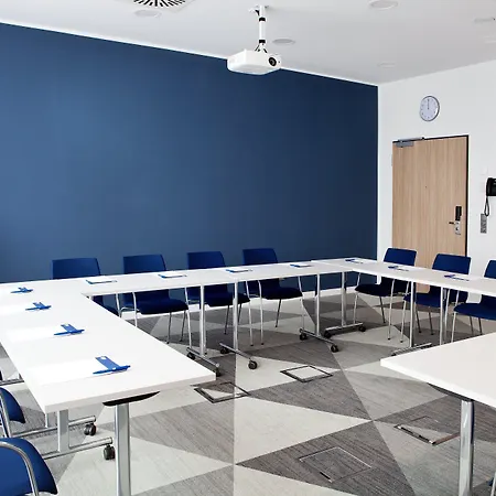 Express By Ihg Отель