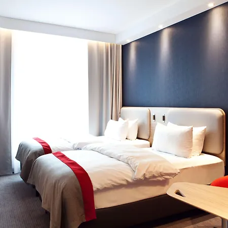 Express By Ihg Отель 3*