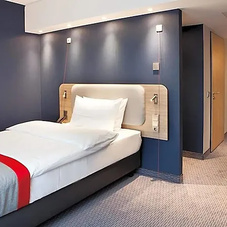 Express By Ihg Hotel 3*