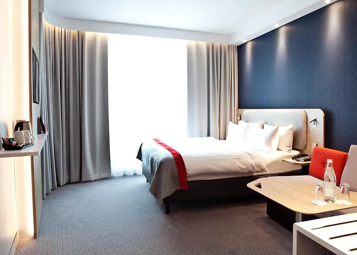 Express By Ihg Hotel