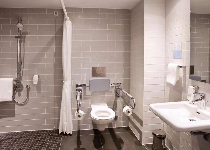 Express By Ihg Hotel 3*