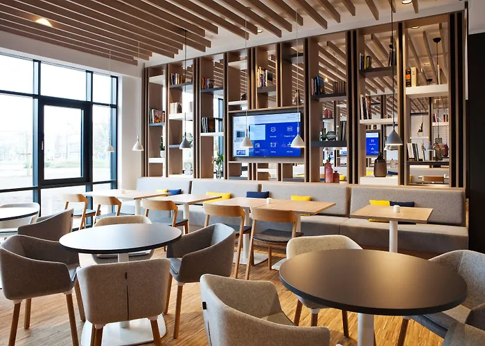 Express By Ihg Hotel 3*